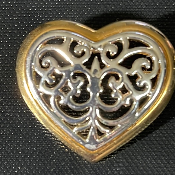 Vintage Danecraft  signed two tone heart filigree brooch - Picture 3 of 12